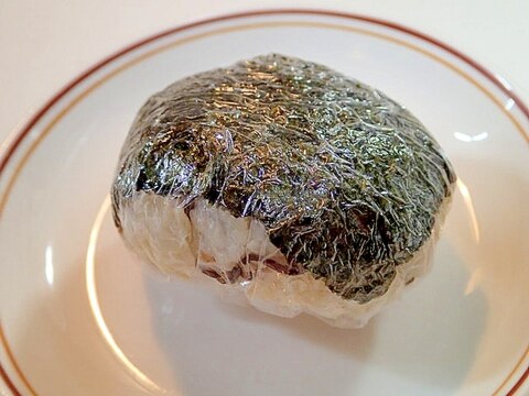 昆布佃煮と天かすの海苔巻きおにぎり